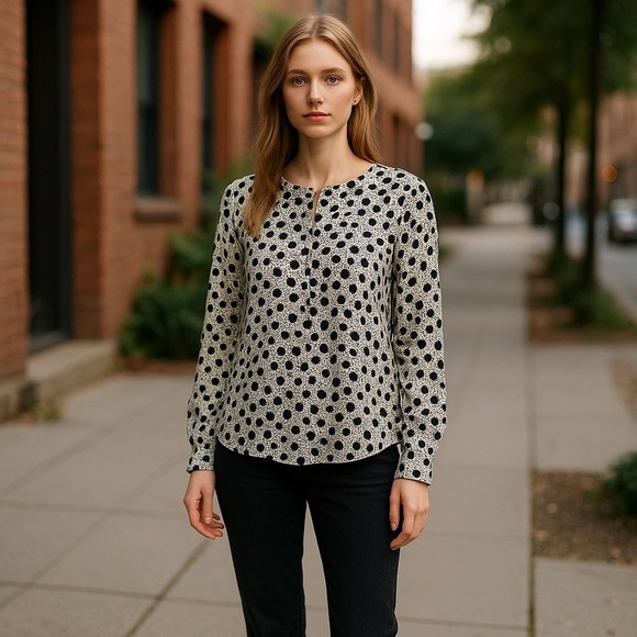 ANN TAYLOR LOFT Polka Dot Button Down Shirt Size S - Picture 2 of 8
